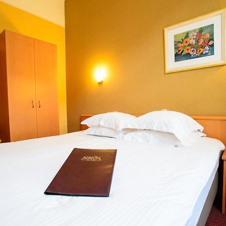 איפר Albion Hotel מראה חיצוני תמונה