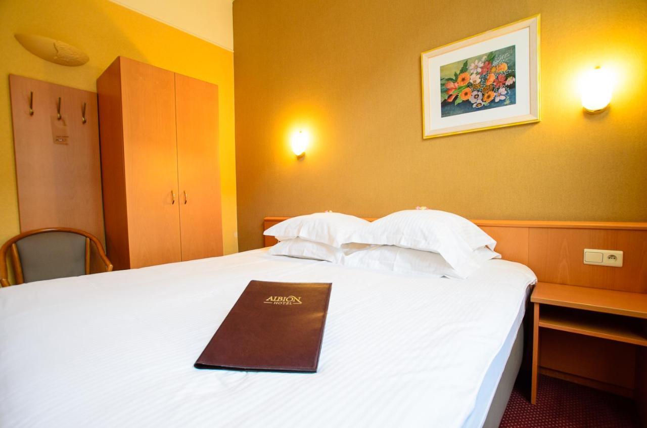 איפר Albion Hotel מראה חיצוני תמונה