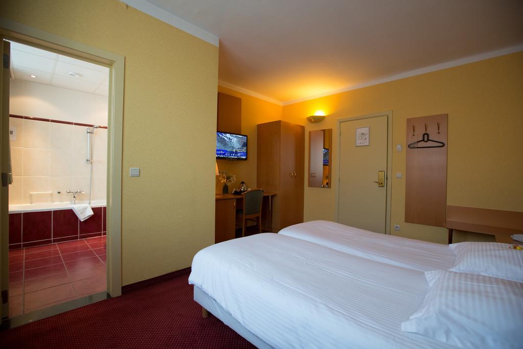 איפר Albion Hotel חדר תמונה