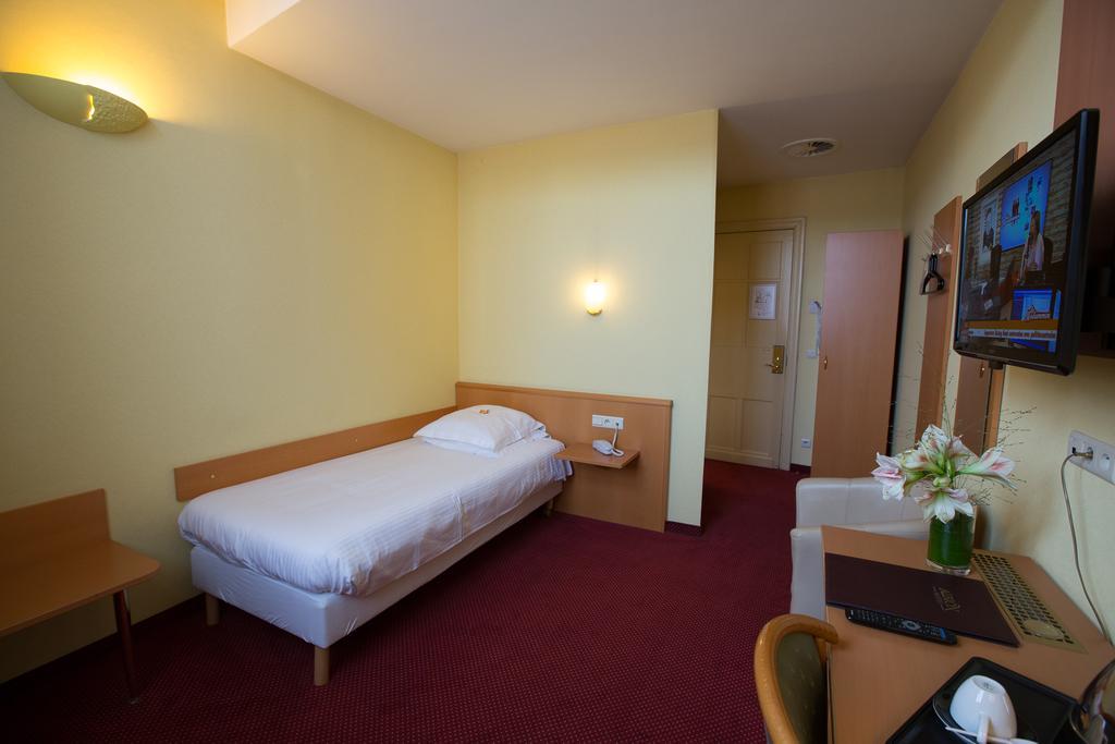 איפר Albion Hotel חדר תמונה